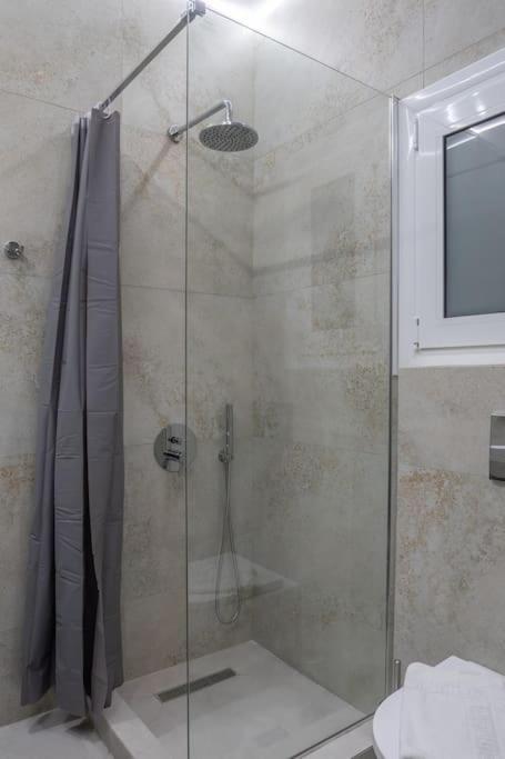 Contemporary Comfort In Appartement