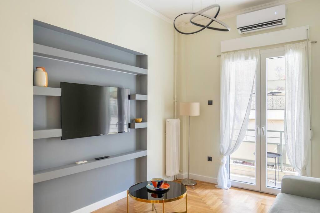 Apartment Contemporary Comfort In Athens