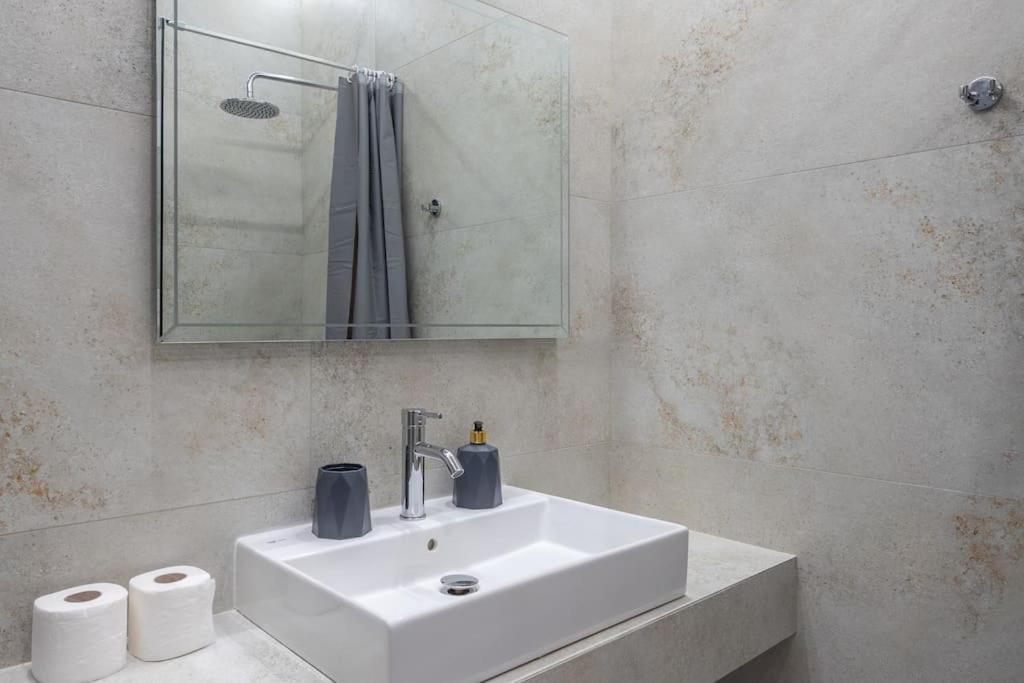 Contemporary Comfort In Appartement *